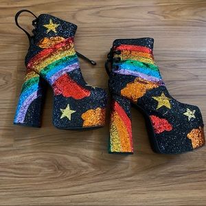 Current mood size 7 glitter platforms